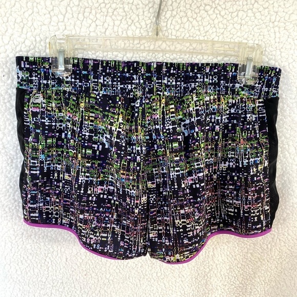 Fabletics Multicolor Pattern Running Shorts - Picture 4 of 7
